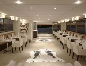 zambezi queen restaurant
